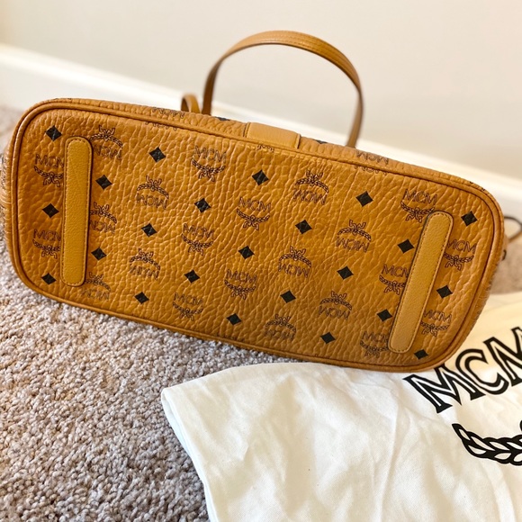 ‼️🔥 MCM Liz Reversible Shopper🔥‼️ - Picture 2 of 8